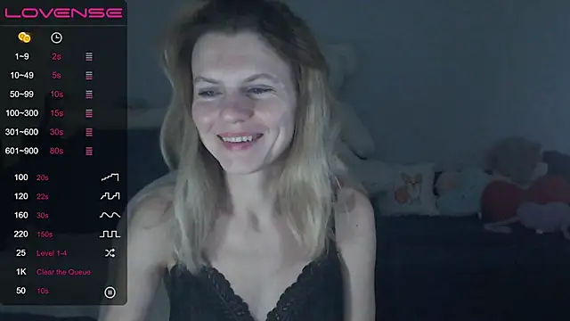 Snapshot of night_is_dark chatting on December 22, 12:07 am night is dark online show from December 22, 12:07 am