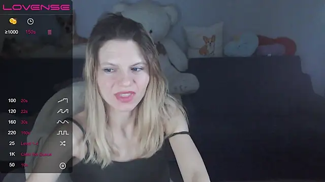 Snapshot of night_is_dark chatting on January 21, 11:02 pm night is dark online show from January 21, 11:02 pm