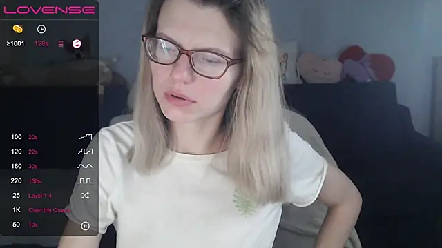 Snapshot of night_is_dark chatting on February 20, 9:53 pm night is dark online show from February 20, 9:53 pm