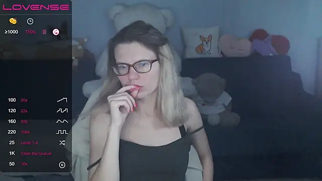 Snapshot of night_is_dark chatting on February 21, 1:00 am night is dark online show from February 21, 1:00 am