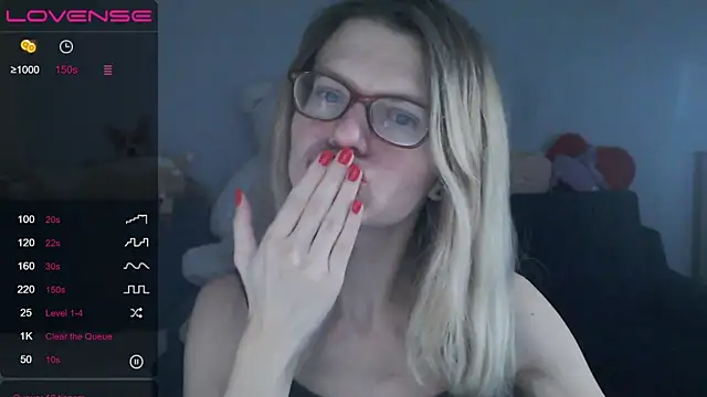 Snapshot of night_is_dark chatting on February 23, 12:51 am night is dark online show from February 23, 12:51 am