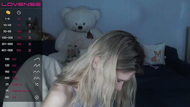 Snapshot of night_is_dark chatting on February 28, 12:21 am night is dark online show from February 28, 12:21 am