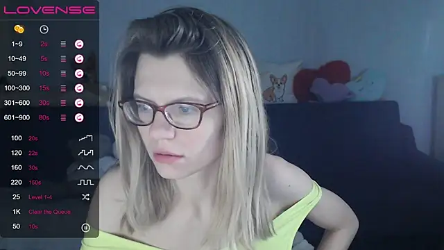 Snapshot of night_is_dark chatting on March 11, 10:42 pm night is dark online show from March 11, 10:42 pm