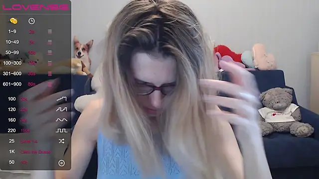 Snapshot of night_is_dark chatting on March 21, 6:07 pm night is dark online show from March 21, 6:07 pm