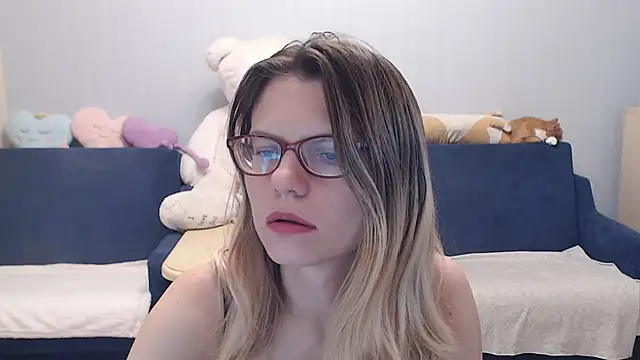 Snapshot of night_is_dark chatting on November 18, 6:34 pm night is dark online show from November 18, 6:34 pm