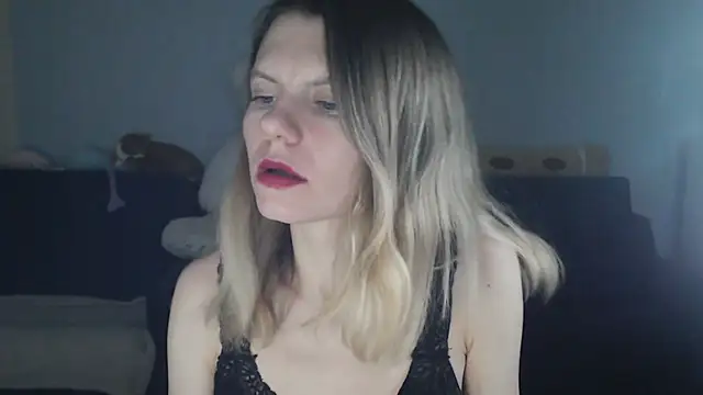 Snapshot of night_is_dark chatting on December 14, 10:36 pm night is dark online show from December 14, 10:36 pm