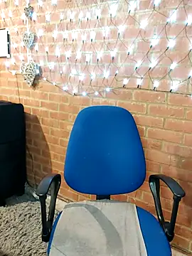 Snapshot of Lilybanx chatting on February 16, 9:05 pm Lilybanx online show from February 16, 9:05 pm