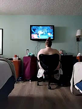 Oowwwii online show from December 1, 5:45 am