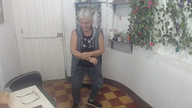 FunnyGrandma online show from March 14, 11:53 pm