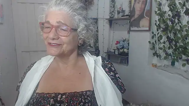 FunnyGrandma online show from October 2, 1:01 am