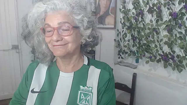 FunnyGrandma online show from November 14, 1:26 am