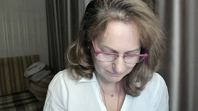 lauraoven online show from January 5, 7:39 pm