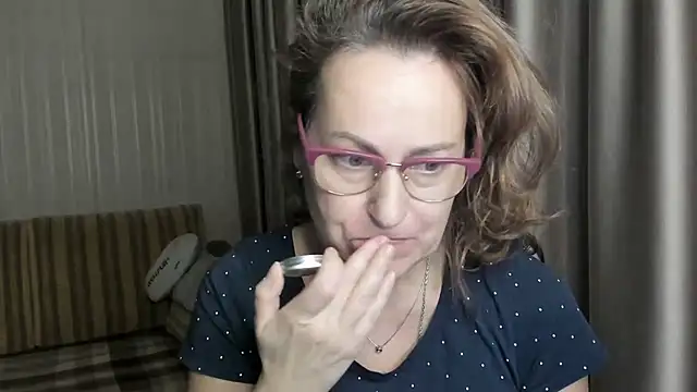 lauraoven online show from January 15, 3:50 pm