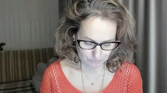 lauraoven online show from February 4, 5:45 pm