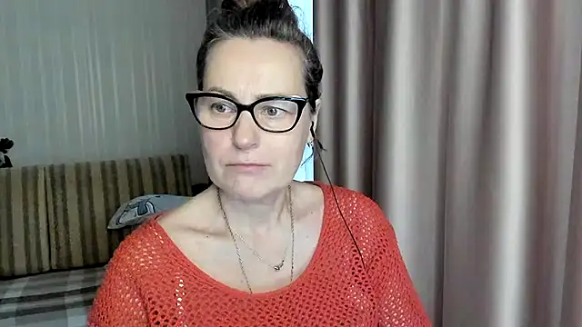 lauraoven online show from February 10, 7:26 am