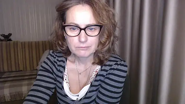 lauraoven online show from February 12, 6:19 pm