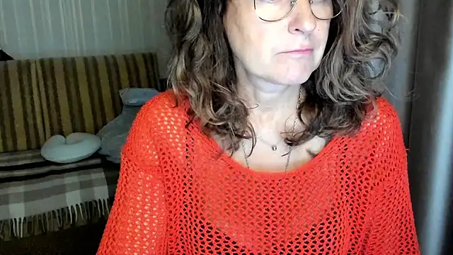 lauraoven online show from October 5, 2:37 pm