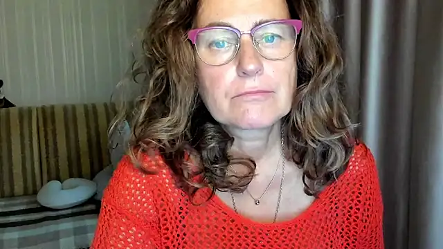 lauraoven online show from October 6, 1:41 pm