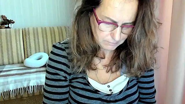 lauraoven online show from October 17, 7:11 am