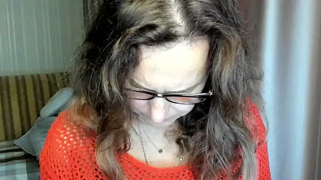 lauraoven online show from November 3, 7:31 am