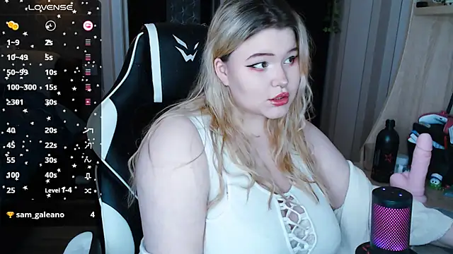 Snapshot of Mini_Mo chatting on February 13, 8:48 am Mini Mo online show from February 13, 8:48 am