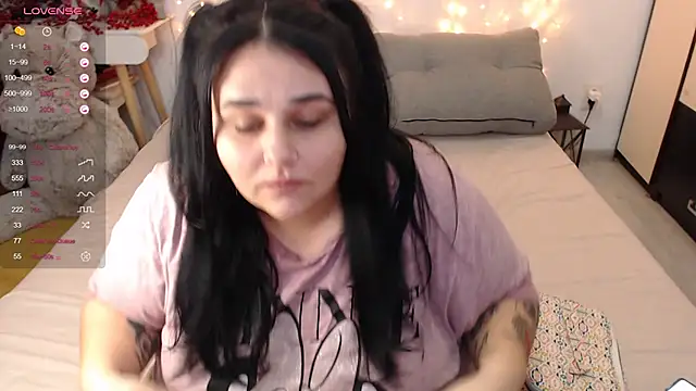 naughtykiss online show from December 18, 6:53 am