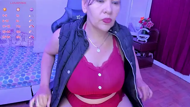 esmeralda milf online show from September 11, 6:41 pm
