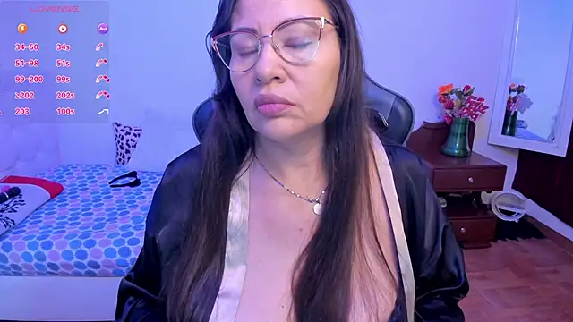 esmeralda milf online show from October 12, 8:08 pm