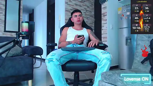 Snapshot of Lobito_xxxl chatting on November 27, 9:17 pm Lobito xxxl online show from November 27, 9:17 pm