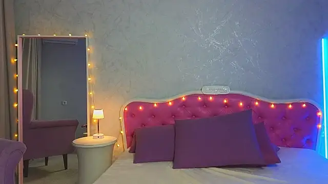 Ariana Petite online show from December 11, 12:23 am