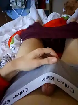 MlodyDres online show from December 17, 2:33 pm