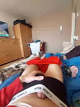 MlodyDres online show from February 17, 9:13 am