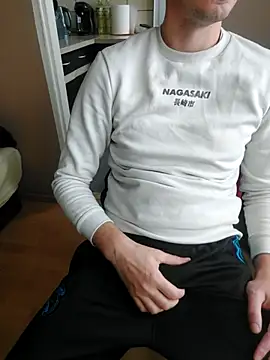 MlodyDres online show from October 4, 8:01 am