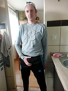 MlodyDres online show from October 16, 8:26 am