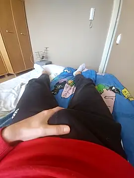 MlodyDres online show from October 19, 8:26 am