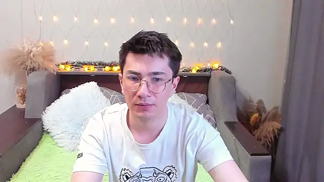 Snapshot of Yumi_steve chatting on January 19, 2:57 am Yumi steve online show from January 19, 2:57 am