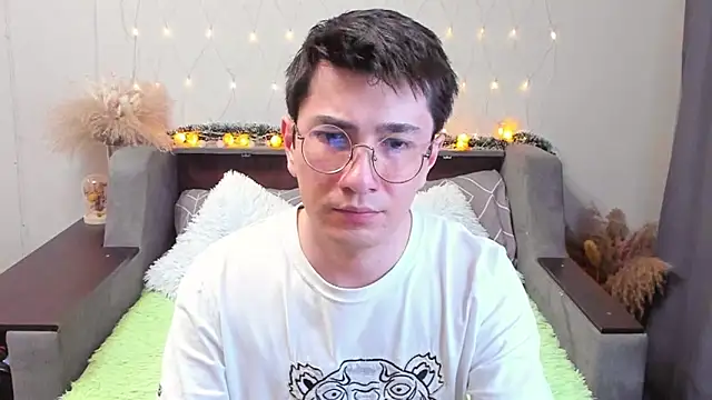 Snapshot of Yumi_steve chatting on February 2, 12:51 am Yumi steve online show from February 2, 12:51 am