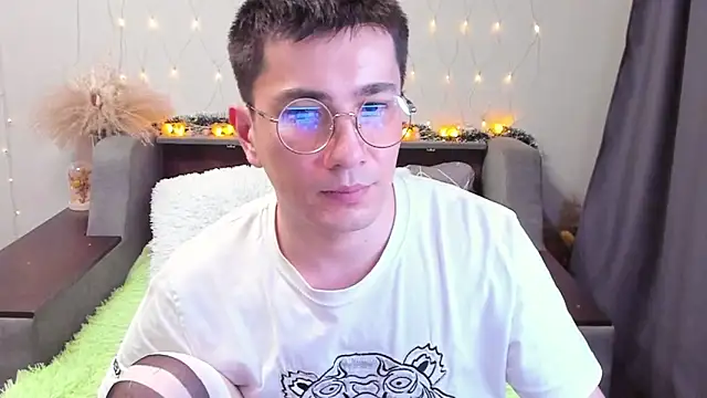 Snapshot of Yumi_steve chatting on February 16, 6:10 am Yumi steve online show from February 16, 6:10 am