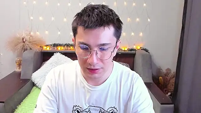 Snapshot of Yumi_steve chatting on March 1, 11:58 pm Yumi steve online show from March 1, 11:58 pm