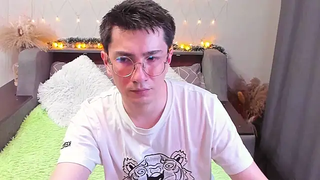 Snapshot of Yumi_steve chatting on March 9, 8:52 pm Yumi steve online show from March 9, 8:52 pm