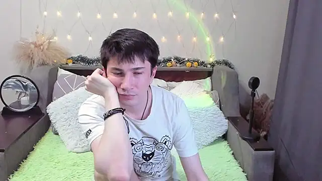 Snapshot of Yumi_steve chatting on October 30, 8:16 am Yumi steve online show from October 30, 8:16 am