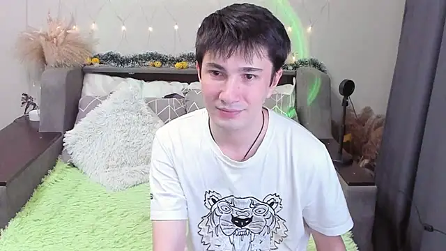 Snapshot of Yumi_steve chatting on October 31, 12:06 pm Yumi steve online show from October 31, 12:06 pm