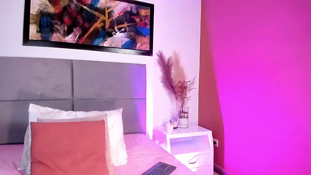 Snapshot of JupiteFox chatting on February 4, 12:40 am JupiteFox online show from February 4, 12:40 am