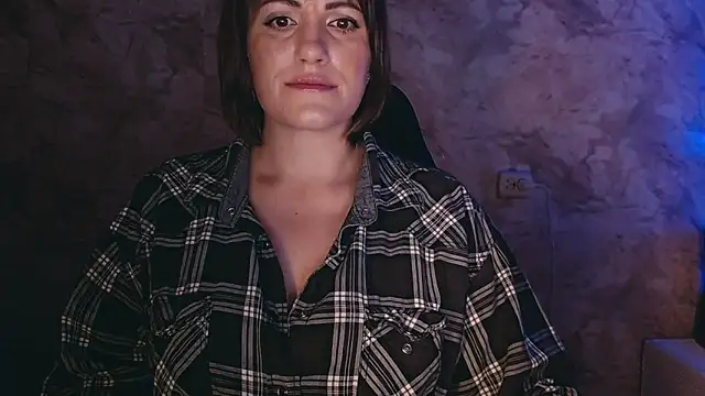 Snapshot of _letty_ chatting on December 28, 12:04 am letty online show from December 28, 12:04 am