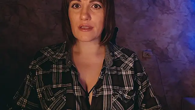 Snapshot of _letty_ chatting on January 24, 10:41 pm letty online show from January 24, 10:41 pm