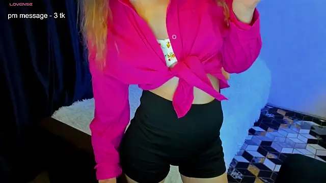 CurlySteph online show from March 1, 9:18 am