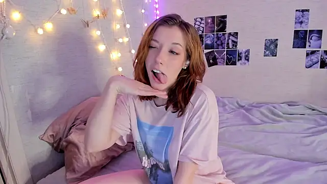 Snapshot of YunaPeace chatting on November 9, 9:18 am YunaPeace online show from November 9, 9:18 am