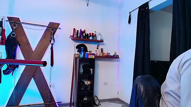 boy n girl online show from December 14, 9:40 am