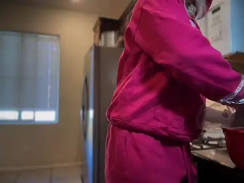 Snapshot of Cum2Charm chatting on November 7, 5:13 pm Cum2Charm online show from November 7, 5:13 pm