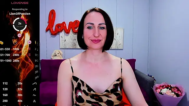 Nia Smithh online show from February 14, 1:51 pm